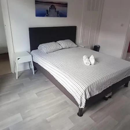 Center Apartment *